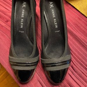 Anne Klein size 8.5 wedge, black and black patent leather shoes. Never worn